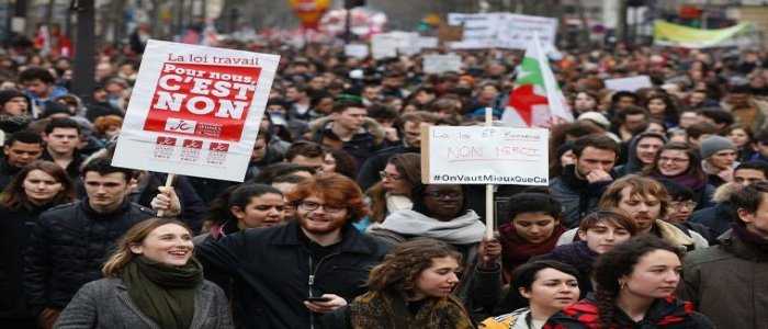 Francia: in oltre cento città migliaia di manifestanti per dire no al Jobs Act