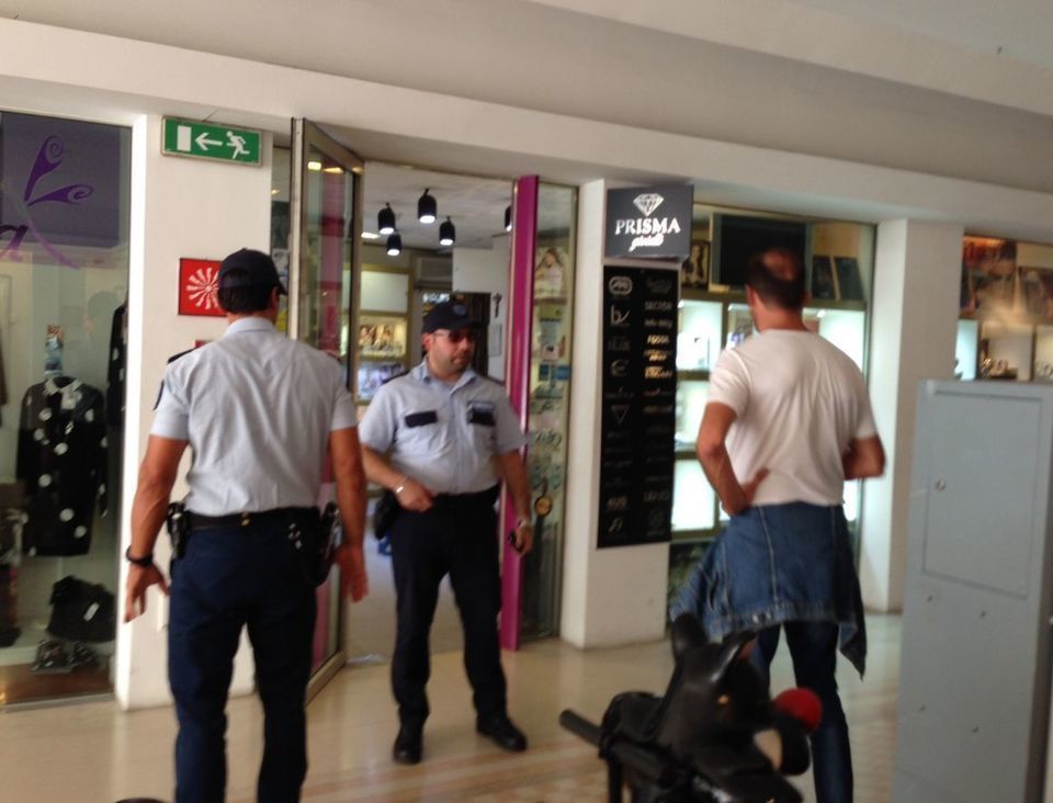 Lecce, sparatoria in gioielleria. Due in manette