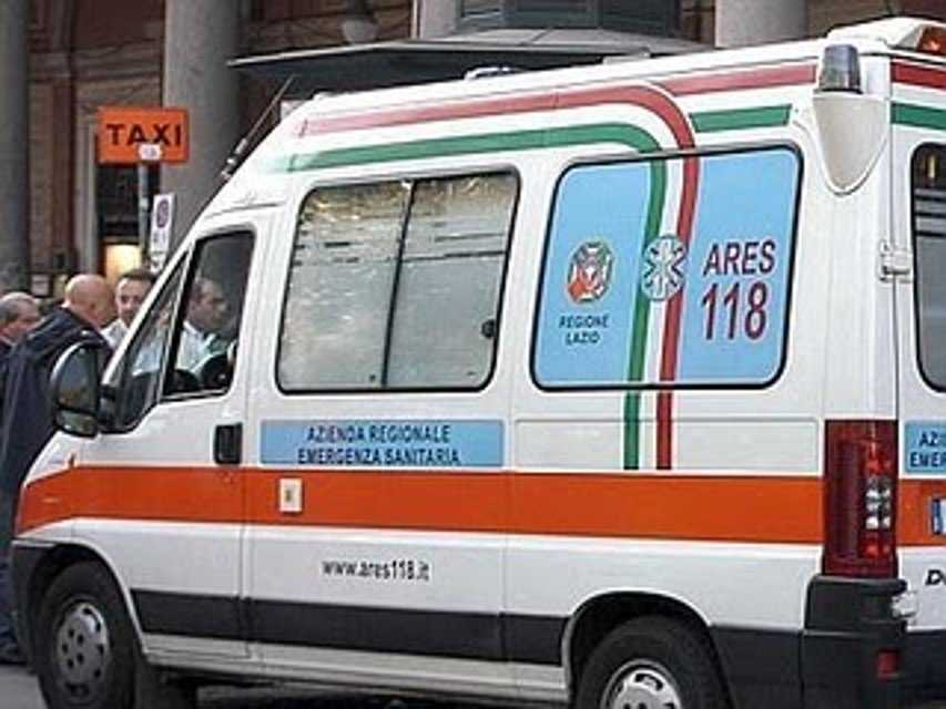 Torino, ragazzo di 18 anni si getta dal quarto piano: morto sul colpo