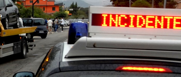 Incidente sull'A19, tir contro auto: un morto e un ferito