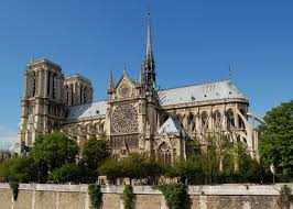 Parigi: ritrovata auto con bombole di gas nei pressi di Notre Dame, in corso le indagini