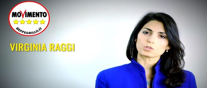 Beppe Grillo depista i cronisti: cambia hotel e non annulla l'incontro con Virginia Raggi
