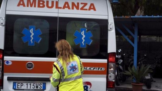 Agguato per strada in pieno giorno a Foggia: feriti a colpi di pistola un boss e il nipote di 4 anni
