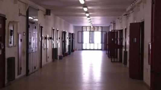 Benevento, scoppia rivolta nel carcere minorile, tre agenti feriti e danni per 30 mila euro