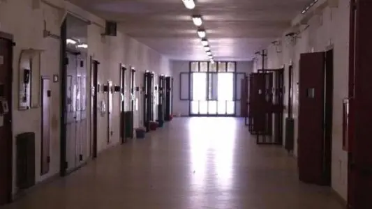 Benevento, scoppia rivolta nel carcere minorile, tre agenti feriti e danni per 30 mila euro