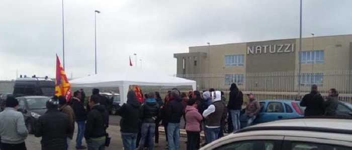 Natuzzi licenzia 335 operai: sit-in di protesta davanti alla Regione