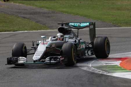 F1, a Monza pole position di Hamilton su Rosberg, seconda fila Ferrari