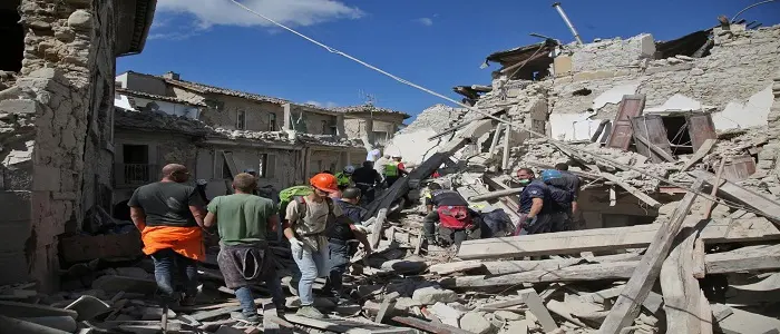 Terremoto, prima notte senza scosse. Vittime salite a 291