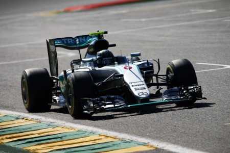 F1 Spa, pole position di Rosberg. Seconda fila per le Ferrari