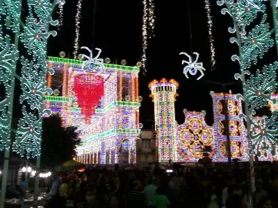 Lecce, titolare di una ditta di luminarie muore dopo un volo di diversi metri