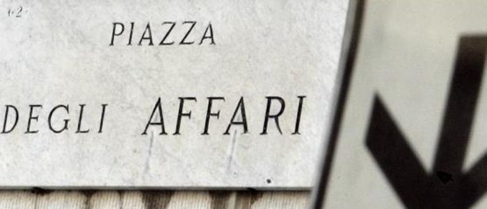 Piazza Affari chiude in rialzo. Bene i bancari e le società di calcio