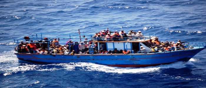 Sbarco di migranti nel Crotonese, fermati tre scafisti