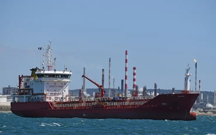 Malesia, pirati sequestrano petroliera
