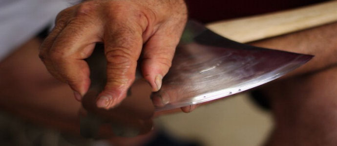 Rissa con accetta tra familiari, 5 arresti