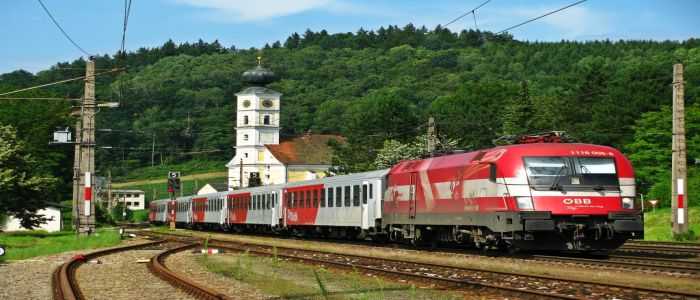 Accoltella due persone in treno in Austria, arrestato tedesco