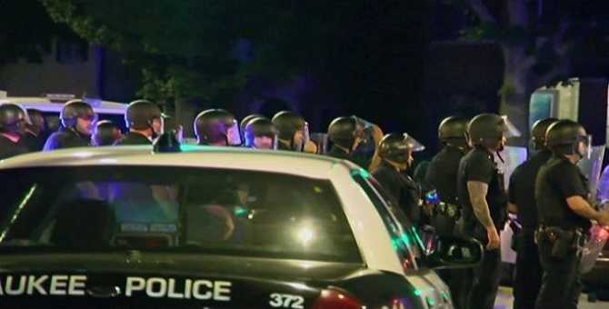 Usa, poliziotto uccide giovane afroamericano: scontri e arresti a Milwaukee