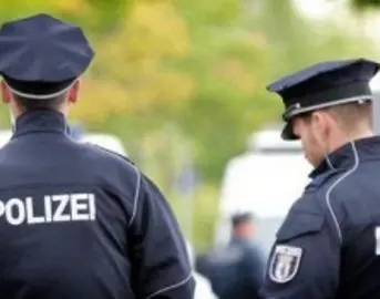 Germania, uomo attacca passanti con un coltello: ferita una donna di 64 anni