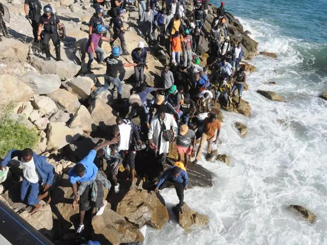 Scontri a Ventimiglia: due arresti. Poliziotto muore d'infarto
