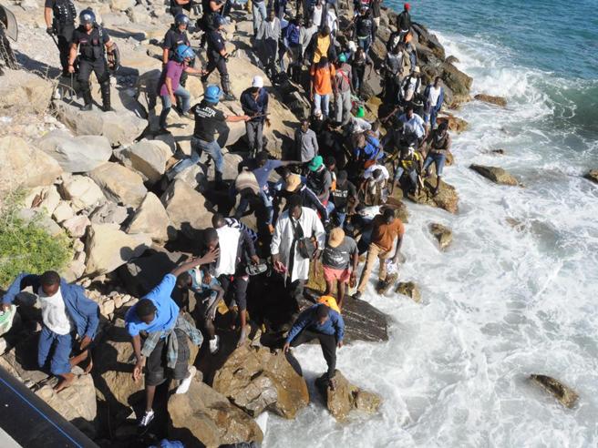 Scontri a Ventimiglia: due arresti. Poliziotto muore d'infarto