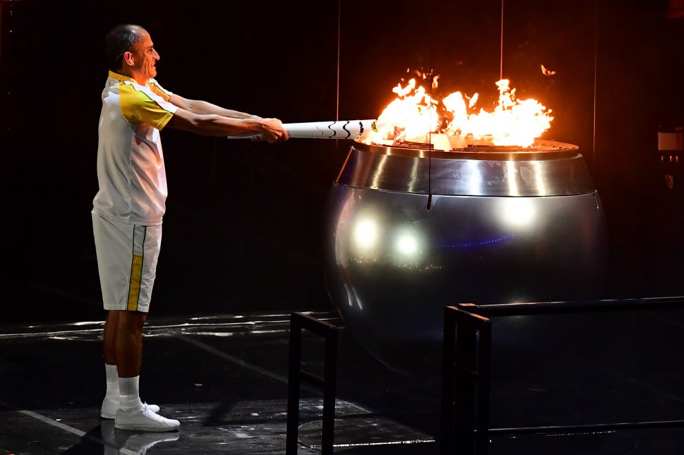 Olimpiadi 2016: a Rio la cerimonia di apertura. Scontri all'esterno del Maracanà