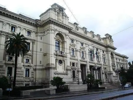 Scuola: proteste e scontri a Napoli e Palermo per errori nei trasferimenti