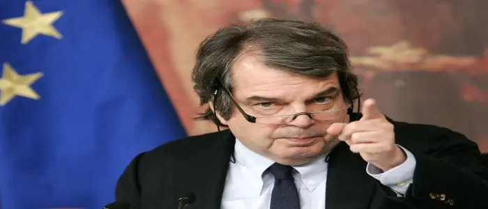 Caos banche. Brunetta a Padoan, "Lei è un ignavo. Si dimetta'"