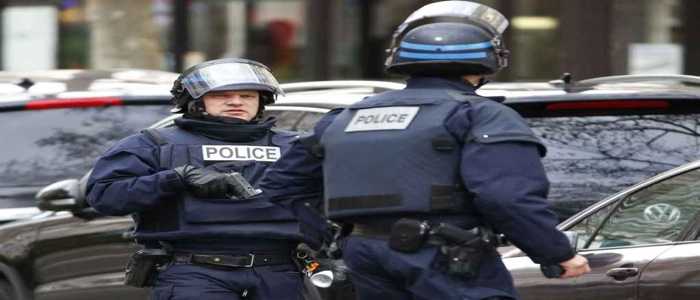 Francia, si è arreso l'uomo armato barricato in un albergo vicino Avignone