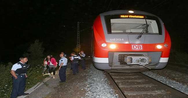 Germania, armato di accetta colpisce passeggeri di un treno: aveva bandiera Is in camera