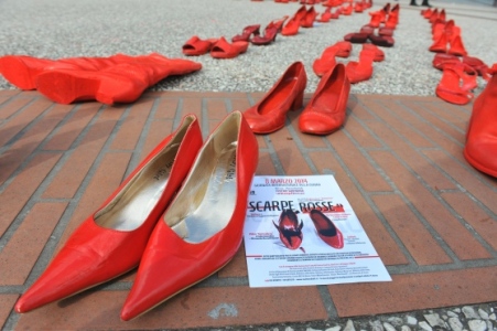 Femminicidio, altre due donne uccise dai mariti