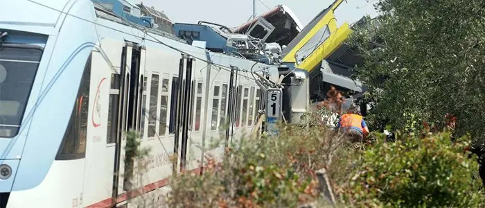 Scontro fra treni in Puglia: altri quattro indagati. Oggi i funerali ad Andria