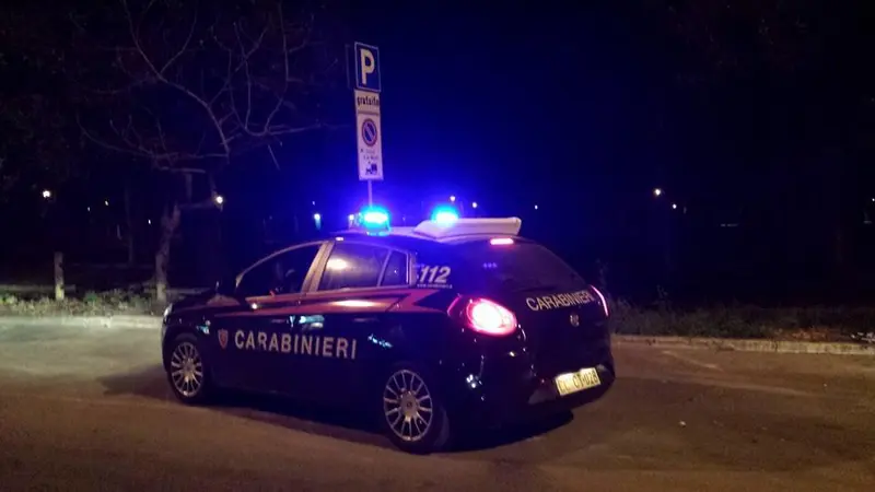 Torino, auto si schianta contro un albero: un morto e tre feriti