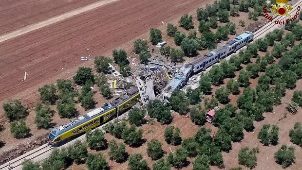 Disastro ferroviario in Puglia: 27 morti e 50 feriti, attesi Renzi e Delrio