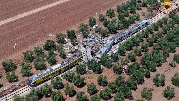 Disastro ferroviario in Puglia: 27 morti e 50 feriti, attesi Renzi e Delrio