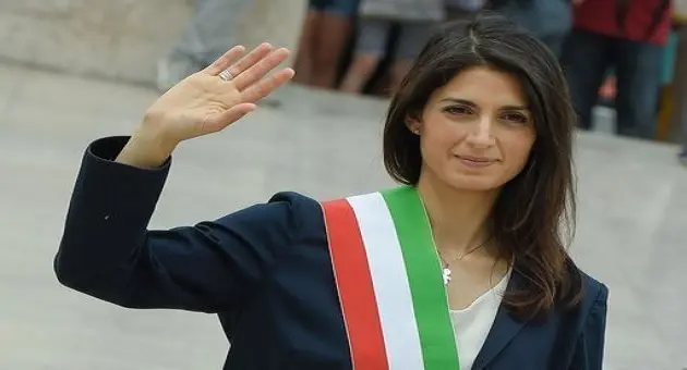 Roma, si insedia la giunta di Virginia Raggi. Pd e M5s seduti insieme