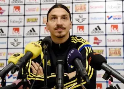 Ibrahimovic passa al Manchester United, l'annuncio su Instagram