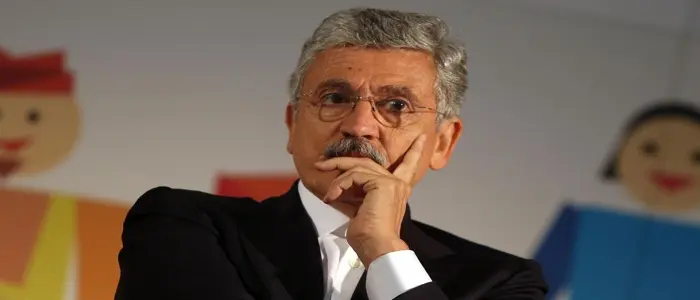 D'Alema contro Renzi: "Non può sommare la carica di Premier e di segretario del Pd"