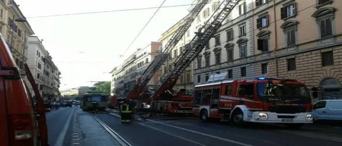 Roma, incendio in un appartamento dell'Esquilino: nessun ferito