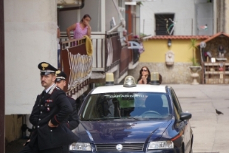 Agguato a colpi di arma da fuoco in provincia di Napoli: due morti e un ferito