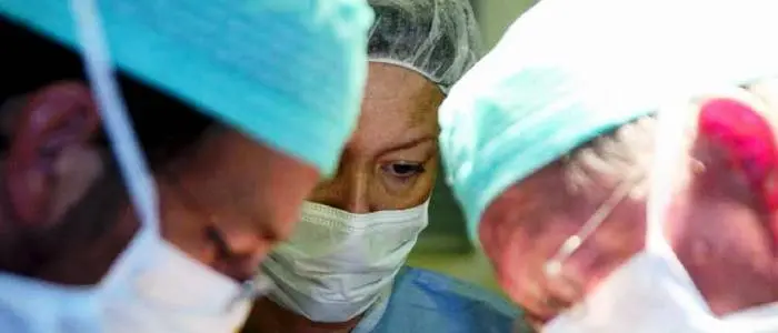Berlusconi: notte tranquilla dopo l'operazione a cuore aperto
