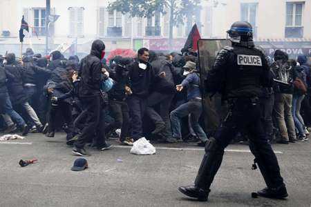 Riforma del lavoro, nuovi scontri a Parigi: almeno 26 feriti, fermate 15 persone