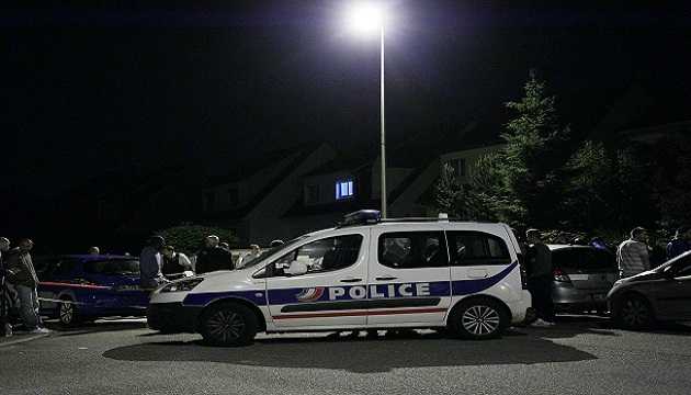 Parigi, un uomo uccide coppia di poliziotti: «Era un combattente dell'Isis»