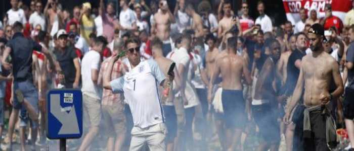 Euro 2016: Marsiglia, scontri tra hooligan e polizia