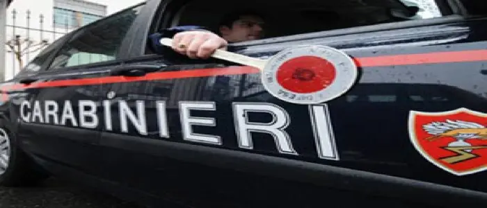 Firenze, ragazzo di ventuno anni picchia la compagna e il cane: arrestato per maltrattamenti