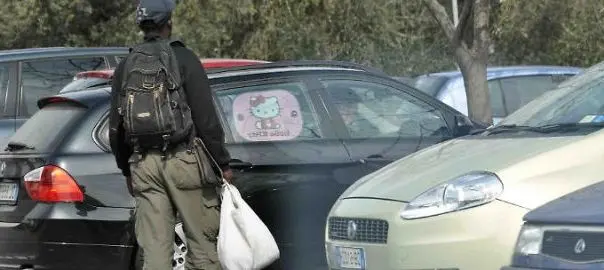 Controlli polizia locale Catanzaro contro parcheggiatori abusivi