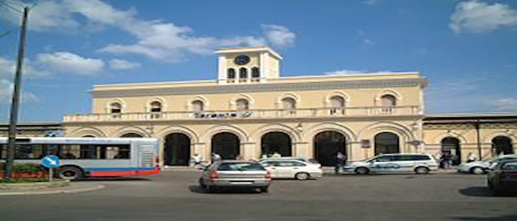 Bar della stazione ferroviaria di Taranto di nuovo preso di mira dai rapinatori