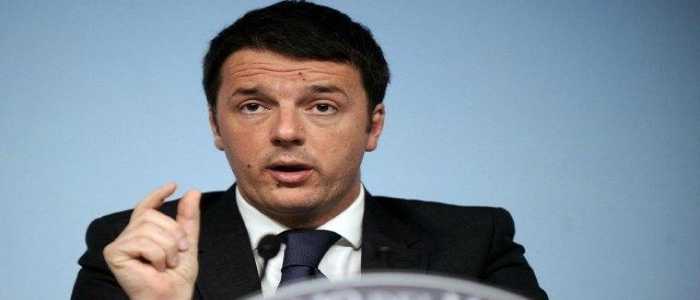 Renzi: "Se vinciamo noi il Referendum, a casa un politico su tre"