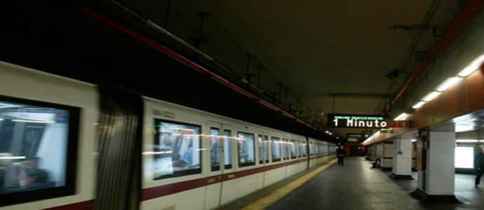Allarme pacco sospetto: evacuata una stazione del metro Milano "Allarme rientrato"