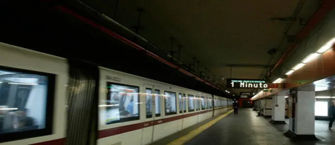 Allarme pacco sospetto: evacuata una stazione del metro Milano "Allarme rientrato"