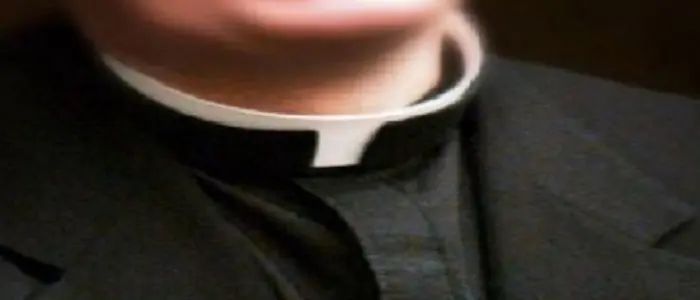 Osnago, sacerdote picchiato e rapinato in canonica