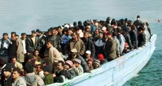 Migranti, ennesimo naufragio al largo della Libia: cinque morti, si temono dispersi